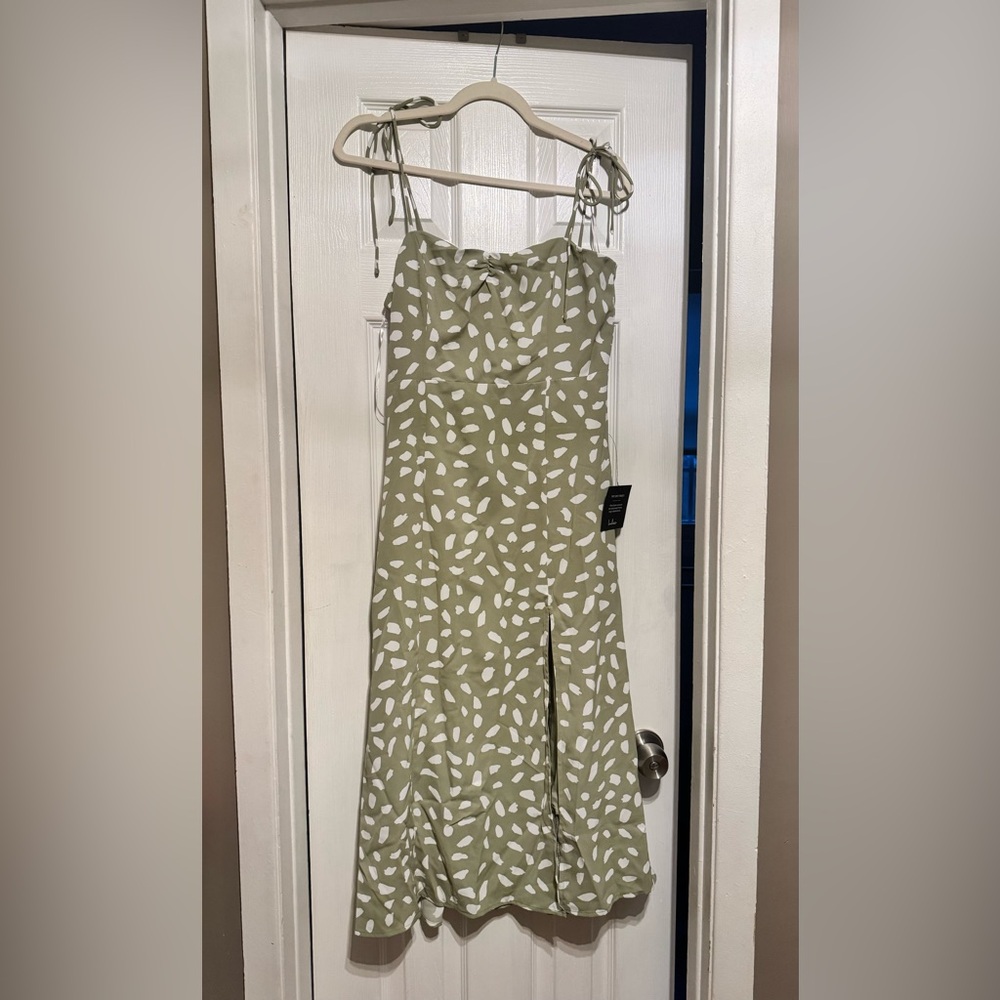 Lulus NWT Party in Paris Sage Green Print Tie-Strap Midi Dress Medium